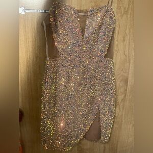 Size Small only worn once. It’s in great condition.